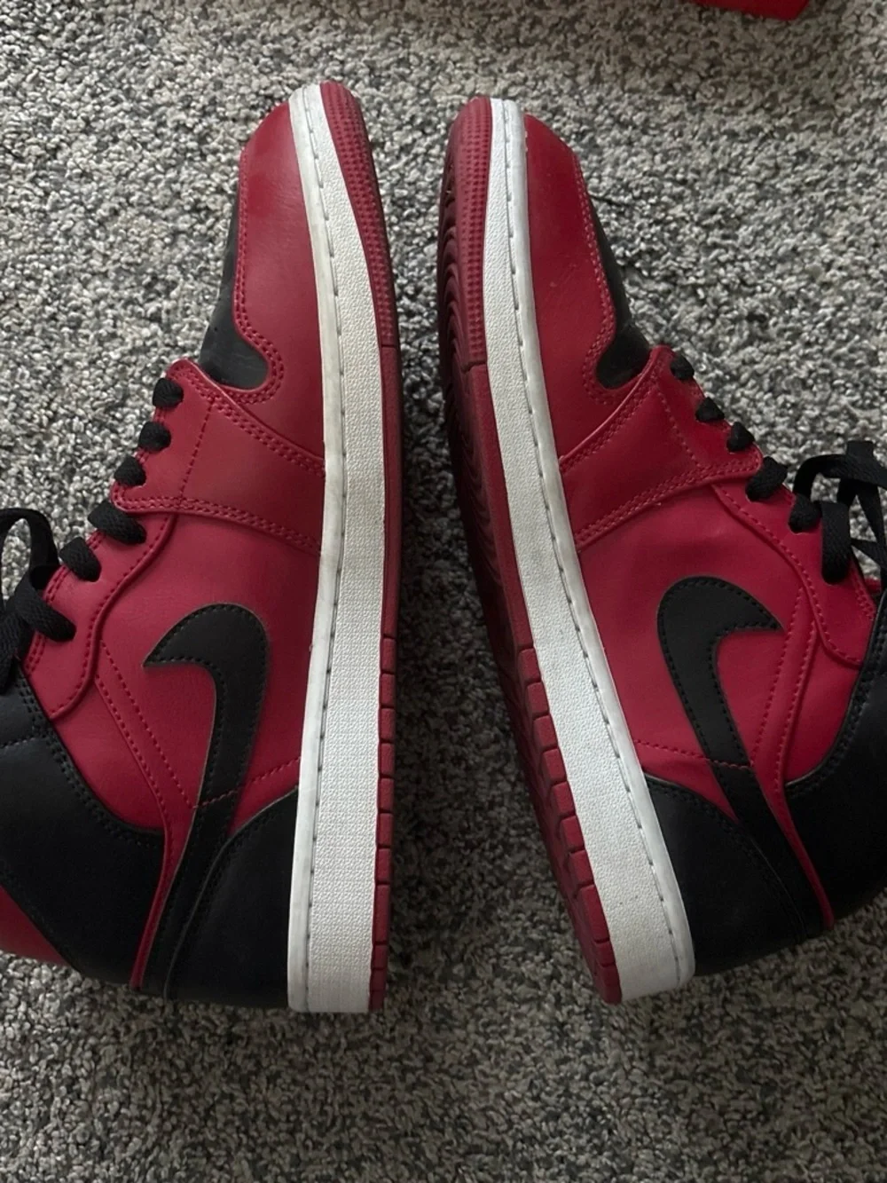 Nike Air Jordan 1 Mid - Red & Black